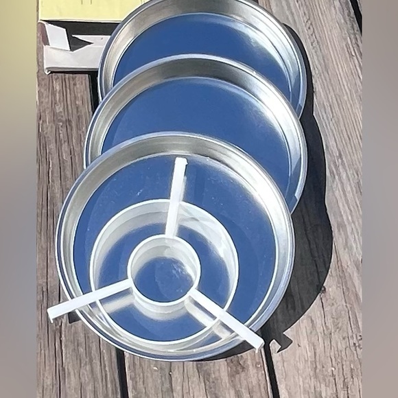 CHICAGO METALLIC VINTAGE CHECKERBOARD CAKE PAN SET IN BOX - Picture 3 of 5